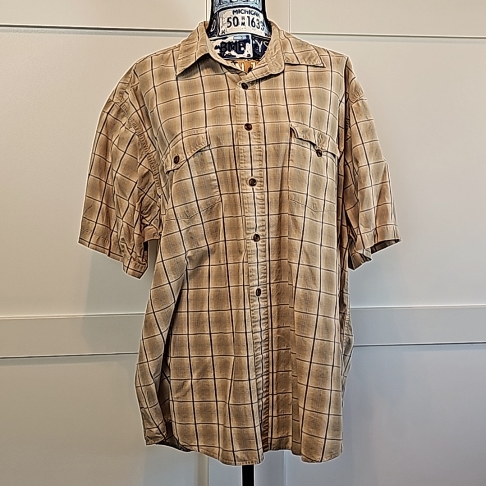 Faded Glory men's button-up short sleeve shirt.